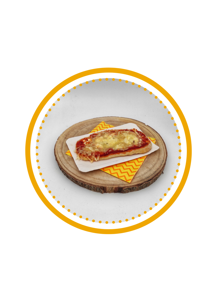 Pizza crème, poulet, bacon de dinde et barbecue